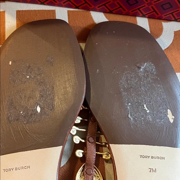 Tory Burch Fish Brown Sandals with Gold Detailing - Picture 5 of 6